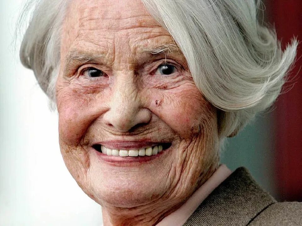 Ноэль-нойман. Элизабет ноэль. Элизабет нойман. Элизабет ноэль-нойман спираль молчания. Elisabeth noelle-neumann.