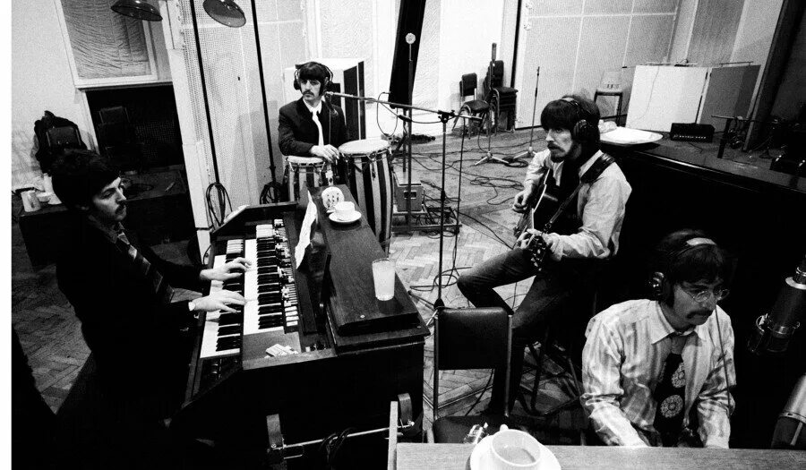 Битлз на студии Эбби роуд. Битлз в студии Abbey Road. Beatles 1969 Studio. Beatles в студии 1967.