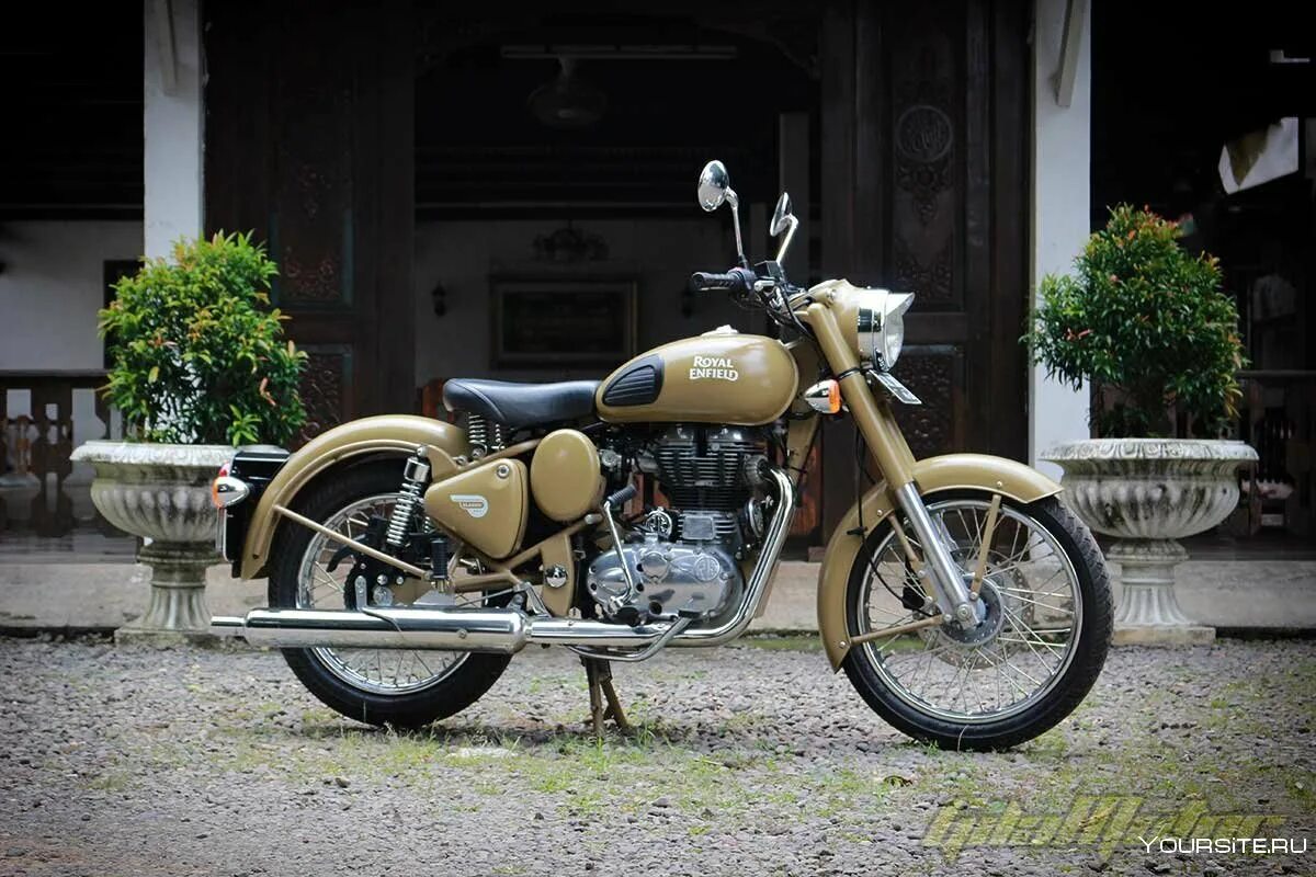 Мотоцикл роял энфилд купить. Royal Enfield Classic. Мотоцикл Роял Энфилд 500. Royal Enfield Classic 500. Индийский мотоцикл Royal Enfield 500.