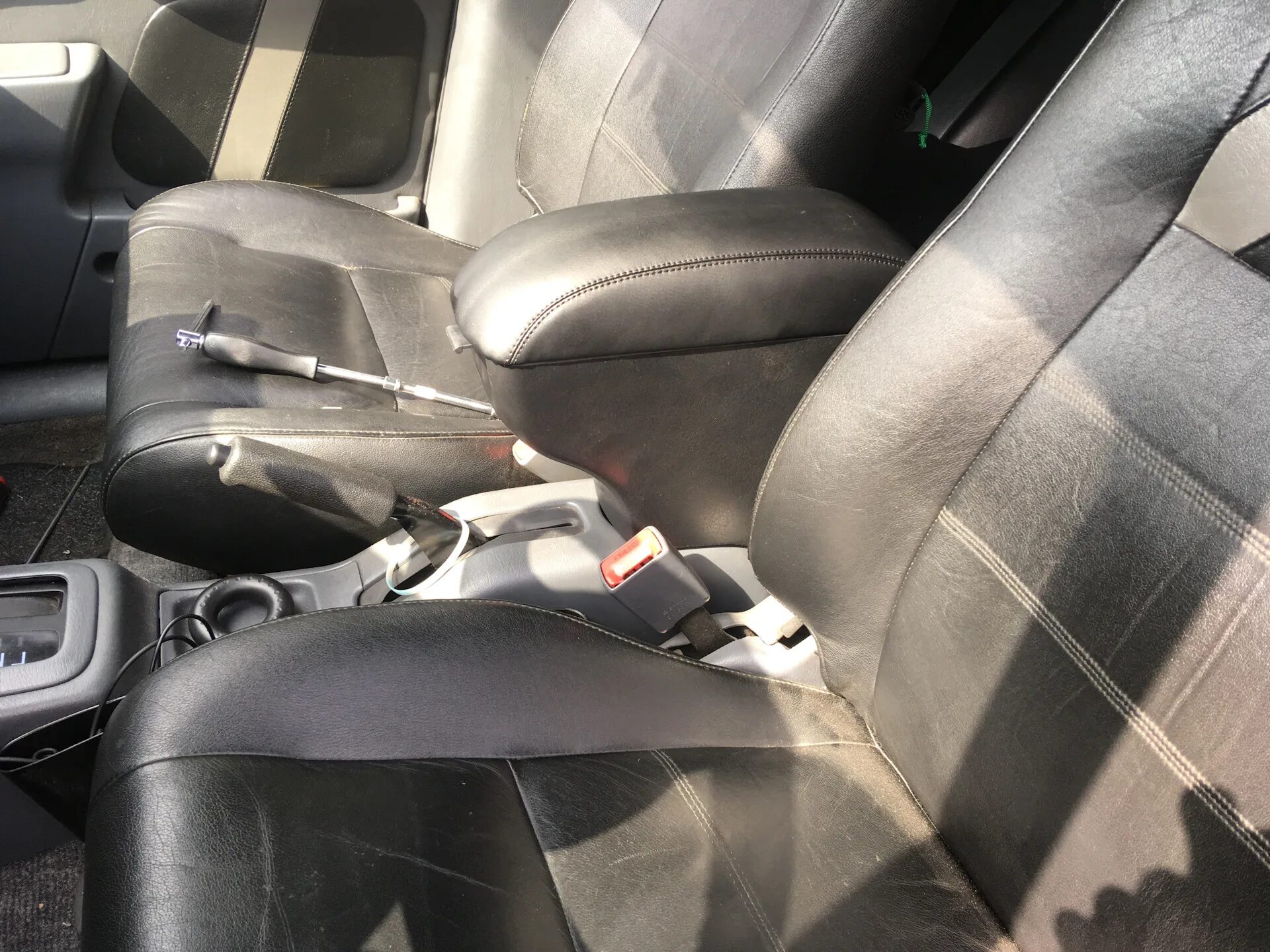 Подлокотник ра4 3 поколения. Подлокотник на рав 4 1 поколения. Подлокотник тойота рав 4. Подлокотник тойота витц 2015. Подлокотник тойота рав 4.