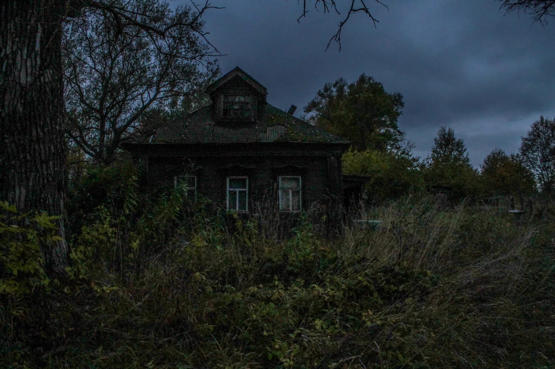 Desolate Village/заброшенная деревня. Заброшка Эстетика деревня. Заброшка вечером деревня. Заброшка на старой деревне. Страшные заброшенные деревни