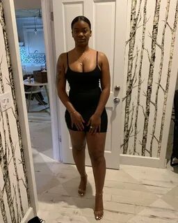 Sexy Ari Lennox boobs pictures are windows into heaven.