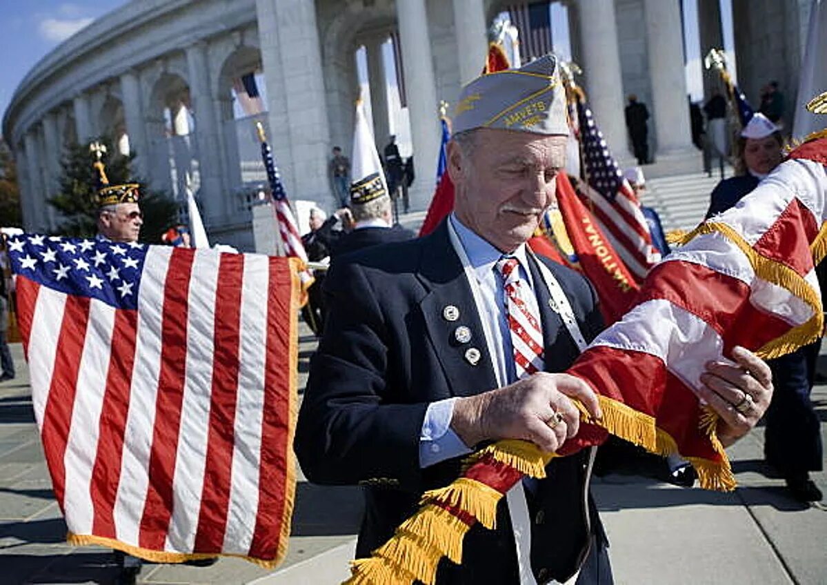 Veterans day. Ветеранс Дэй. День ветеранов в США. Американский ветеран. Парад ветеранов США.