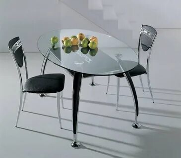 Маленький стеклянный стол
