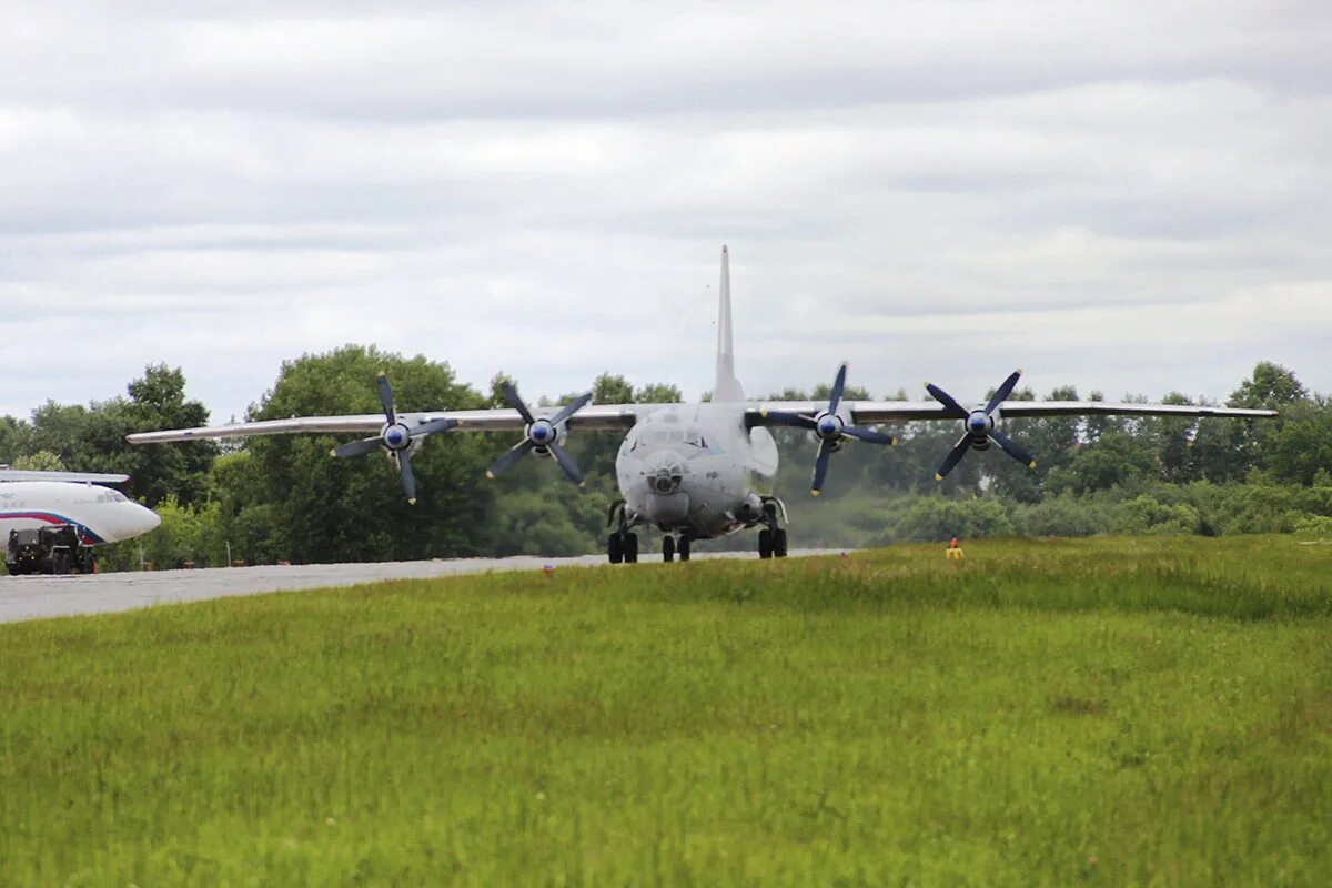 Ввс хабаровск. Ввс хабаровск. Аэродром плесецк. Ту-95мс с истребителями. Ввс хабаровск.