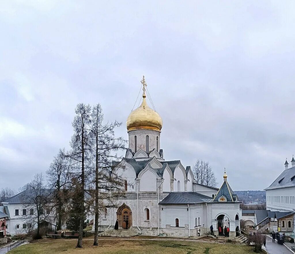 Саввино-сторожевский монастырь звенигород. Пляж, звенигород, ратехинское шоссе. , звенигород, ратехинское ш. Звенигород фото города 2016. Успенский собор саввино-сторожевского монастыря.