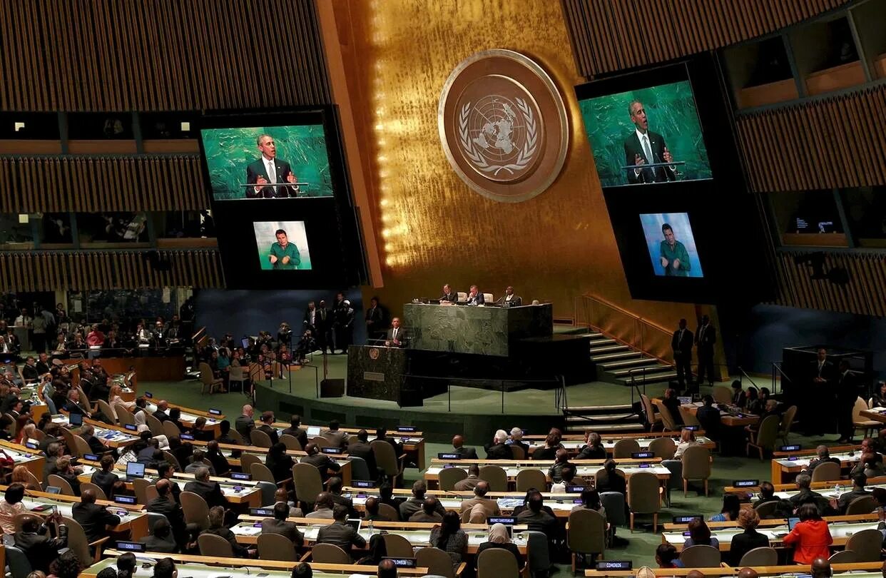 Оон 2000. Генеральная Ассамблея ООН Эстетика. Вид с трибуны Генеральная Ассамблея ООН. Зал заседаний ООН. Генеральная Ассамблея США картина.
