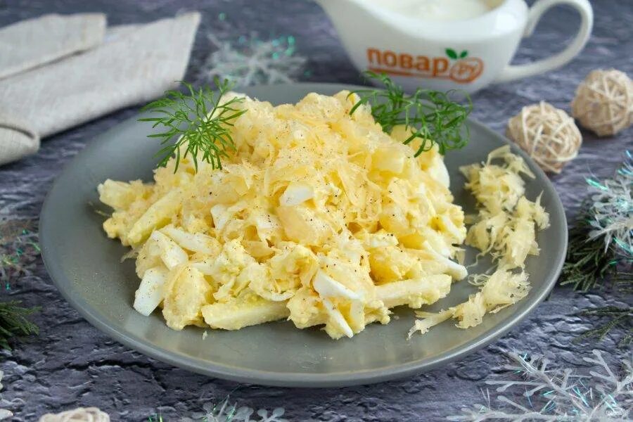 Сыр с чесноком и яйцом рецепт. Сырный салат. салат с ананасом и сыром и чесноком. салат ананас сыр чеснок. сырный салат с ананасами.