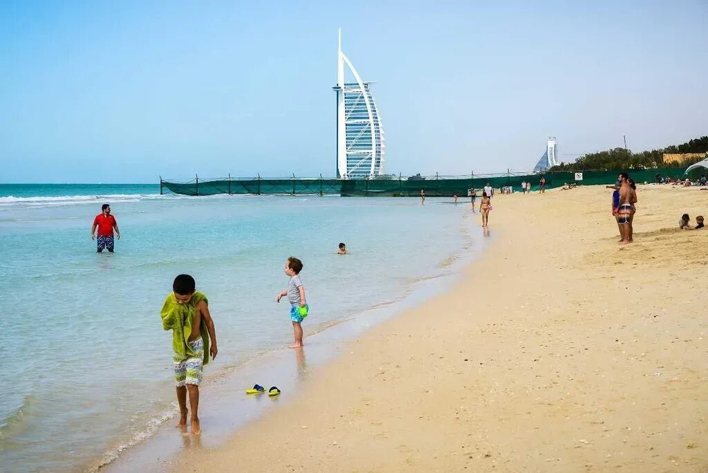 Пляж аль суфух. Суфух Бич Дубай. Пляж в Дубае al Sufouh. Пляж АС-Суфух Дубай.
