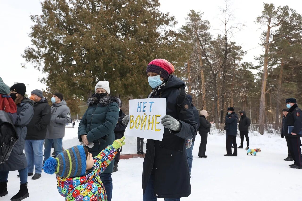 Украина запрет россия запрет. Митинги в России 2022. Флешмоб акция. Русские граждане митинг. Митинг 03.03.2022.