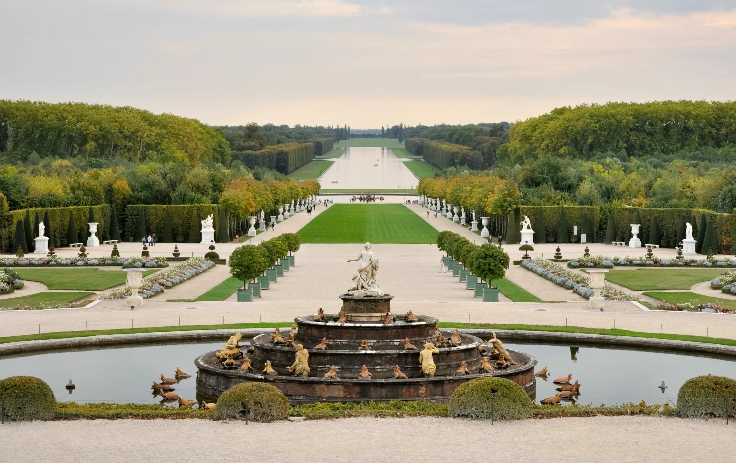 Версаль под. Дворцово-парковый комплекс Версаль. Версальский дворец и парк. Дворец и парк в Версале Франция. Боскет остров короля Версаль.