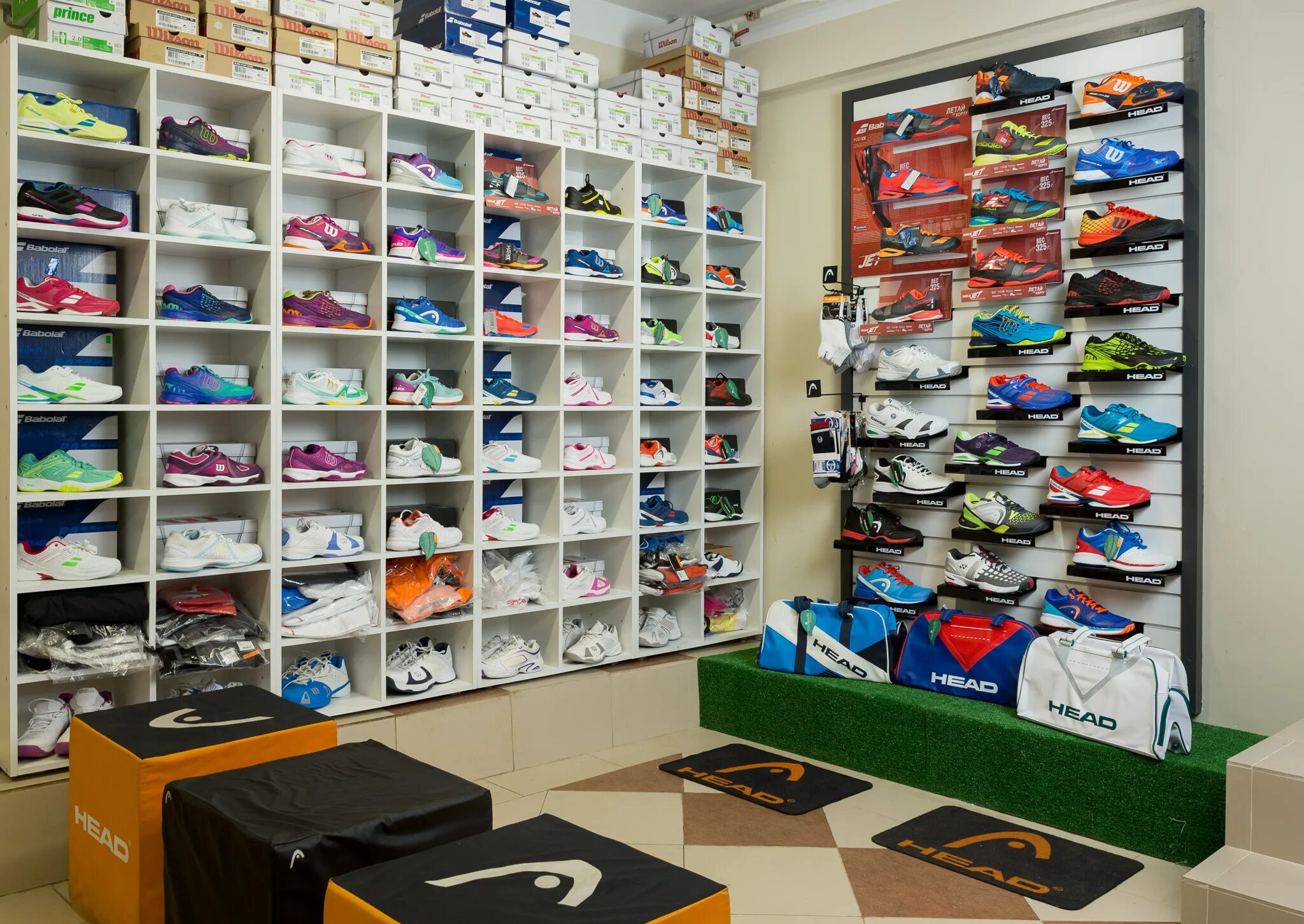 магазин скейтшоп. магазин спорттоваров. спорт депо хоккейный магазин. красивый спортивный магазин. спортивный магазин.