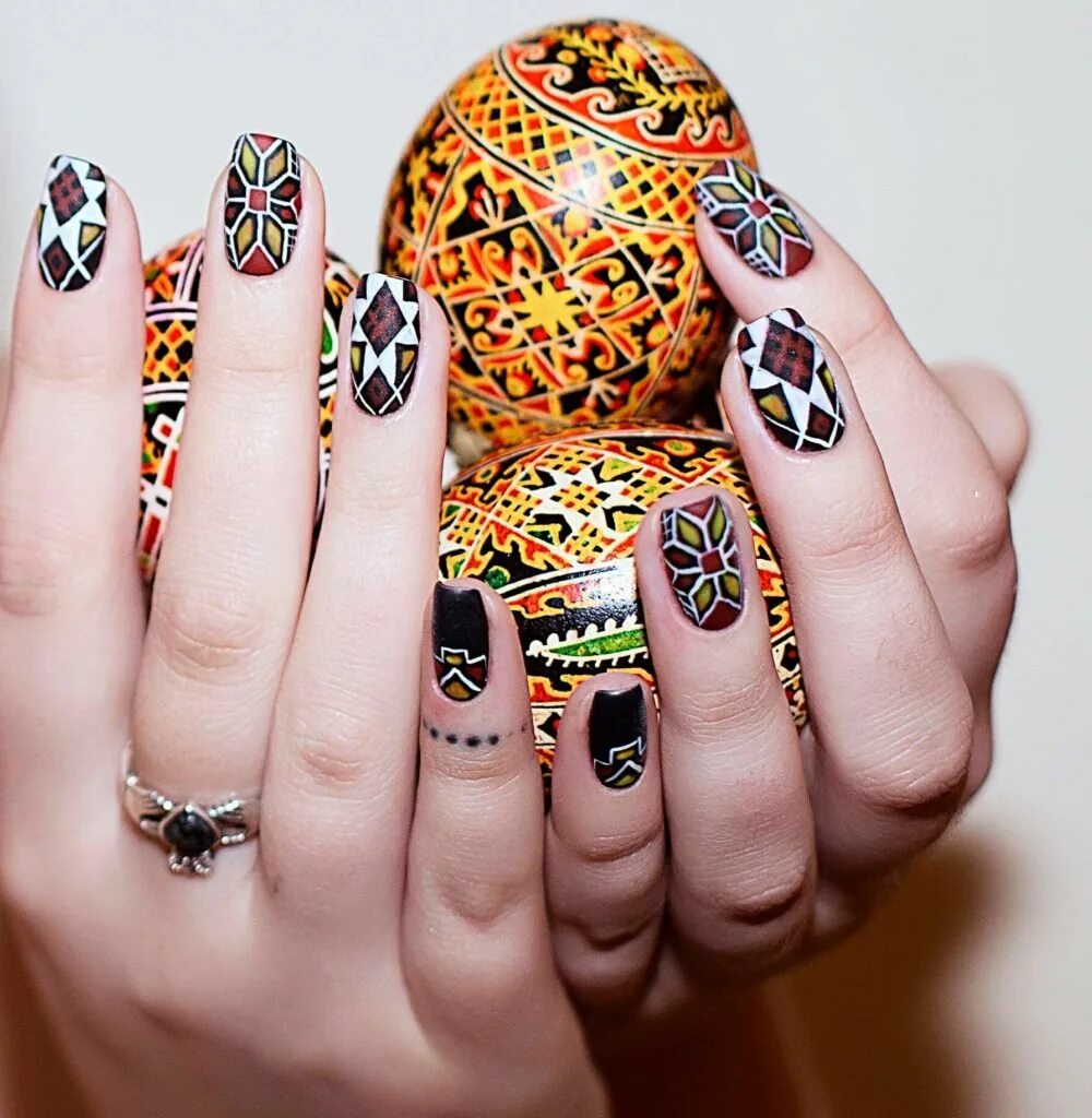 Необычный маникюр. Ногти. Оригинальные ногти. Маник с необычным дизайном. Креативный маникюр.