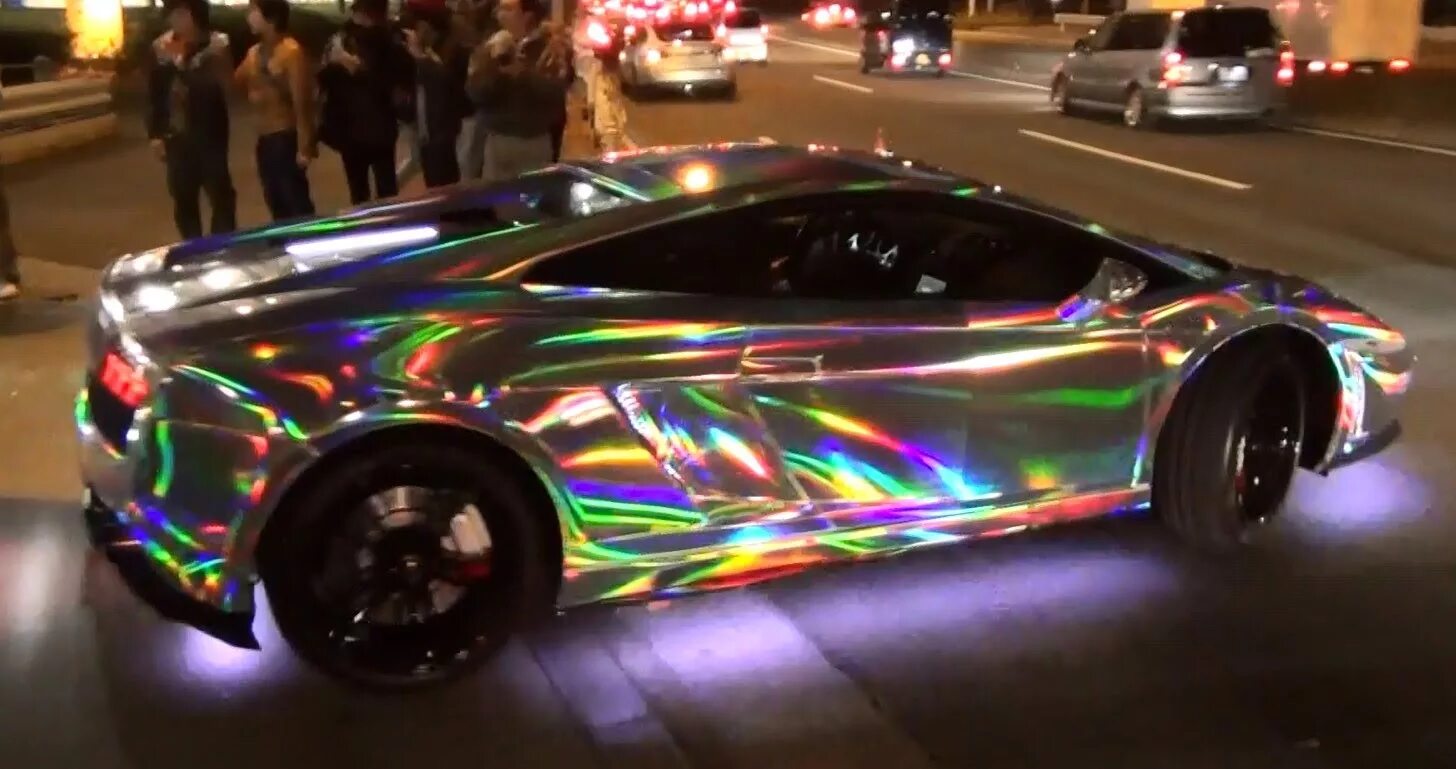 Переливающие машины. Бмв е39 цвет хамелеон. Разноцветные машины. Bmw m3 хамелеон. Ламборджини блестящая голографическая.