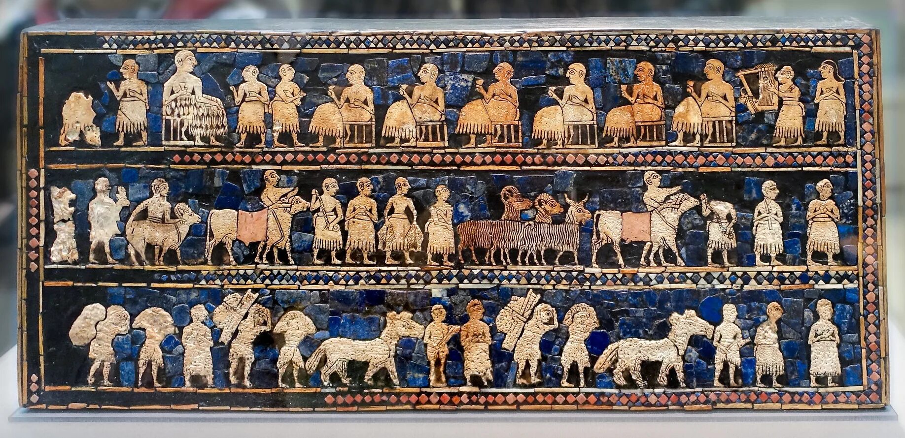 Штандарт из ура. Стандарт ур, известняк, мозаика из лазурита (2500), британский музей..