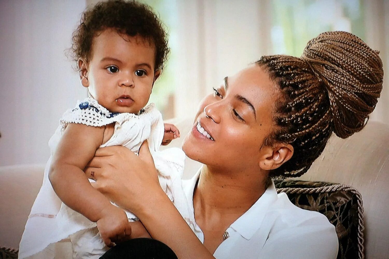 Beyonce daughter. Бейонсе и Блю Айви. Блю Айви дочь. Блю дочь Бейонсе. Блю Айви дочь Бейонсе.