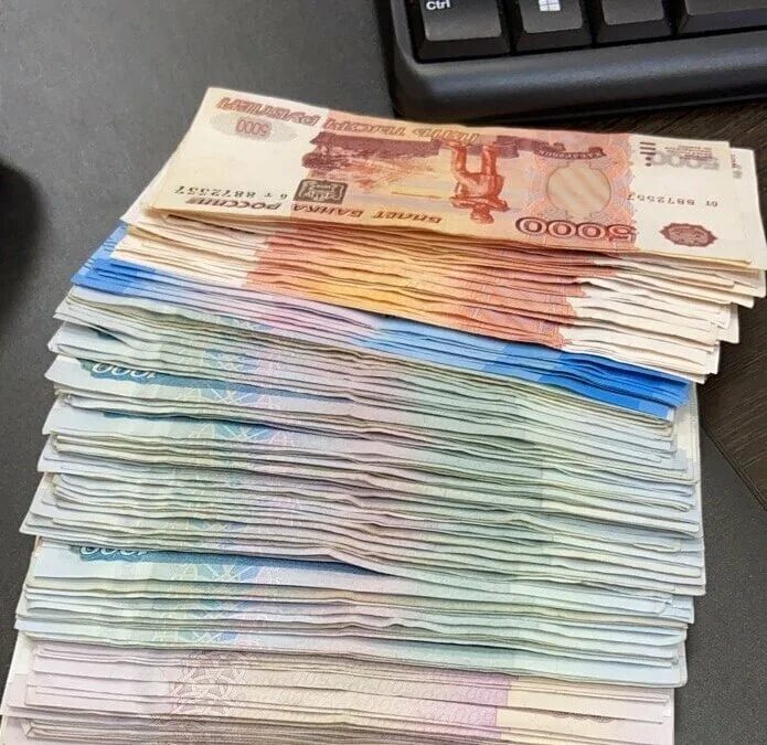 1000000 рублей. 12 миллионов рублей. 9 млн 56 тыс. 9 млн 56 тыс. Пачка денег.