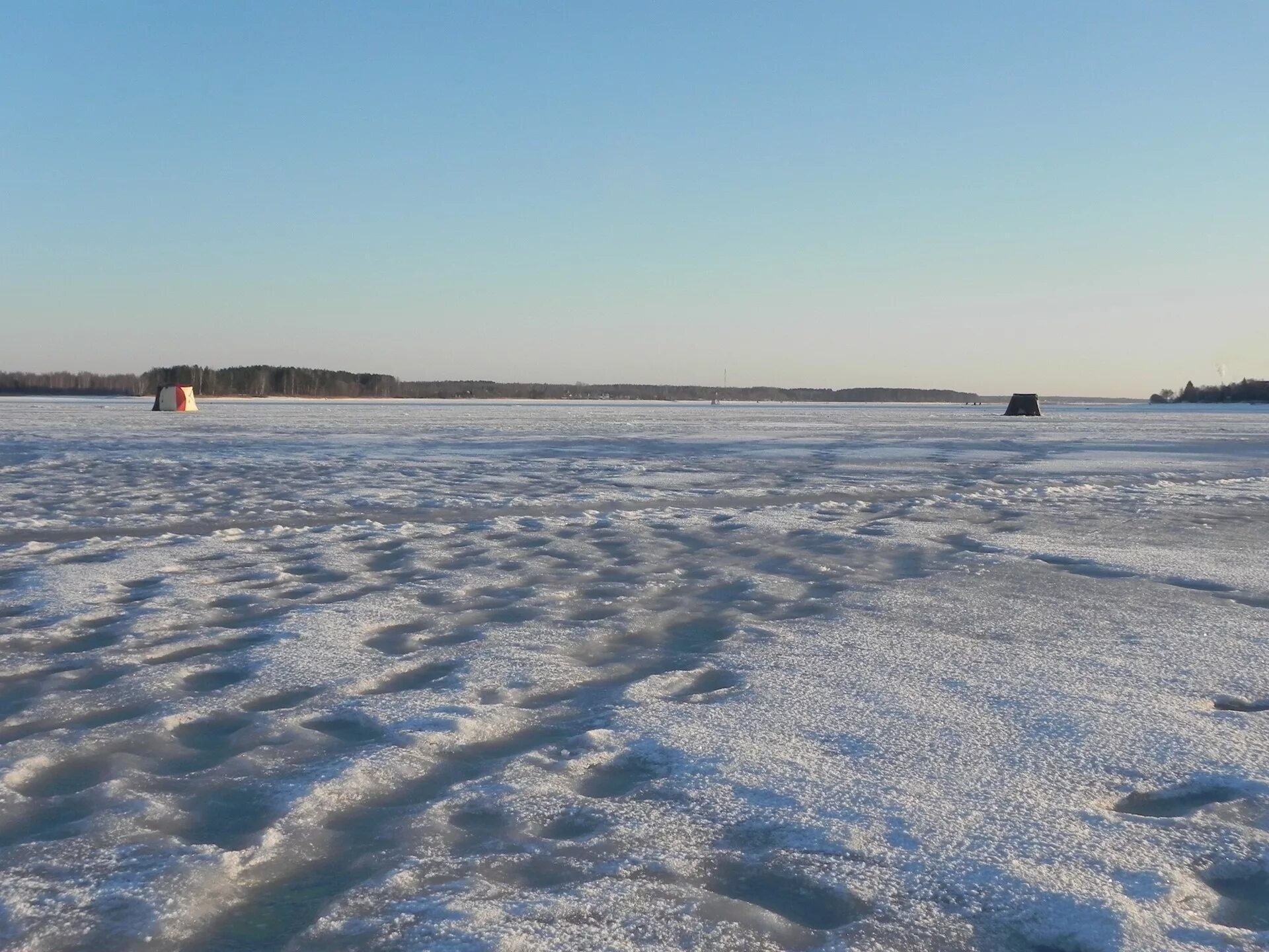 Домкинский залив Иваньковское водохранилище. Московское море Иваньковское водохранилище зимой. Ледостав на водохранилище. Иваньковское водохранилище деревня Соболево. Иваньковский водоем