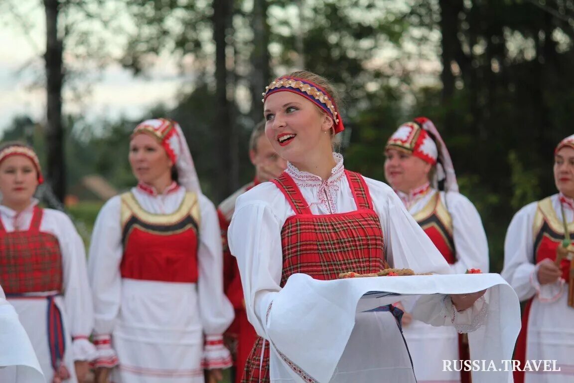 Финно угры Коми пермяки. Коми пермяки свадьба. Финно угорский ансамбль. Коми культура.