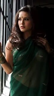 Sexy Indian Actress in Saree: Sunny Leone in Green Saree.