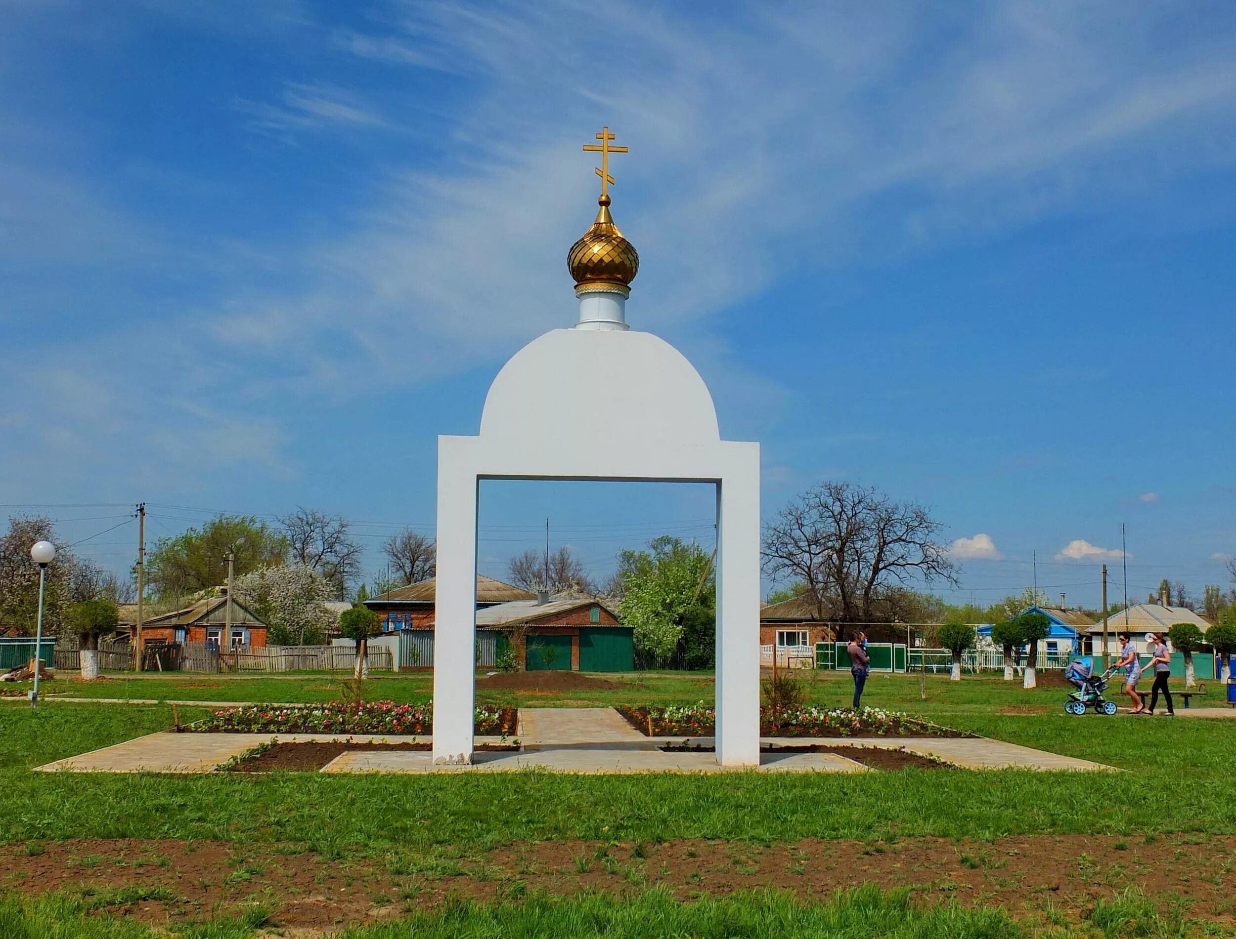 Зимовники фото. Посёлок Зимовники Ростовская область. Поселок Зимовники Зимовниковский район Ростовская область. Парк Зимовники Ростовской области. Памятники поселка Зимовники Ростовской области.