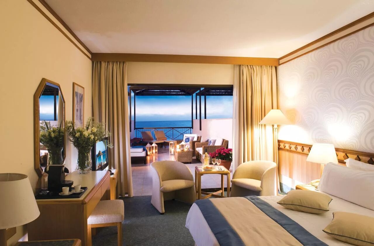 Отели кипра 4. Constantinou bros athena beach hotel. пафос кипр отели 4 звезды. греция отель 4 звезды внутри. кипр отель внутри скалы.