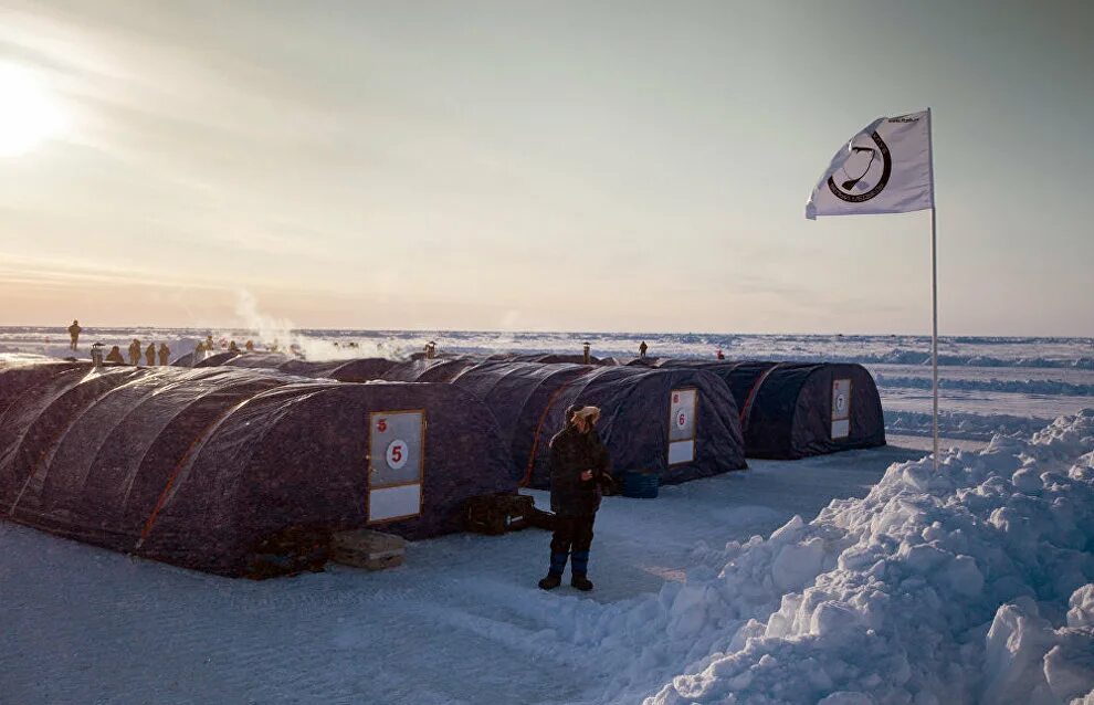 Ice camp. Станция Барнео. Полярный лагерь Барнео. Барнео дрейфующий Ледовый лагерь. Полярная станция Барнео.