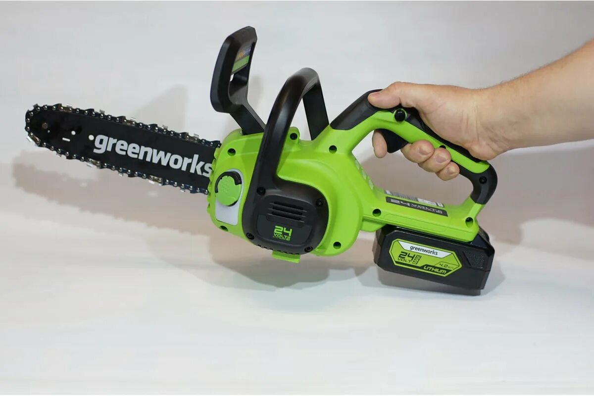 GREENWORKS g24cs25. GREENWORKS g24cs25 2007707ub. Гринворкс пила аккумуляторная 24в. GREENWORKS цепная пила аккумуляторная GREENWORKS g24cs25k2, 24v, 25см, c АКБ 2ач и ЗУ.