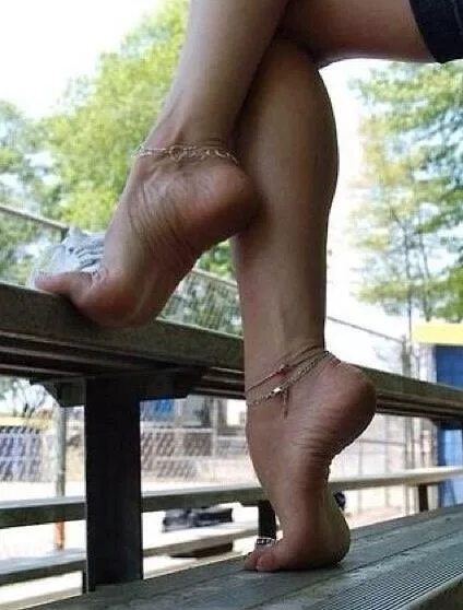 Deep feet. Женские ступни arches. изогнутые женские стопы. ступни high arches. сетки high arched feet.