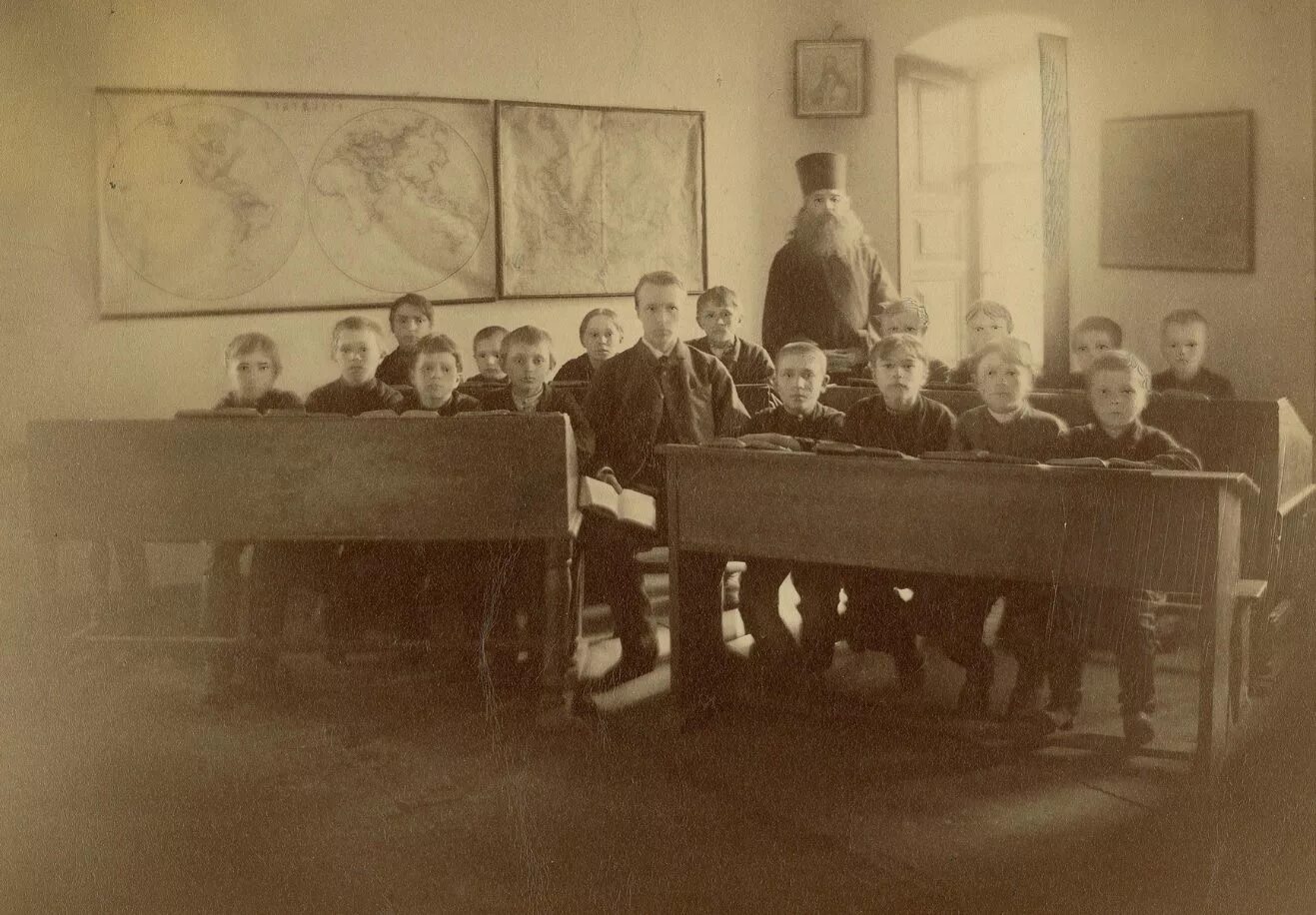Учился в церковно приходской школе. Церковно-приходская школа 19 век томск. Учился в церковно приходской школе. Церковно-приходская школа дмитров 1893. Три класса церковно приходской школы.