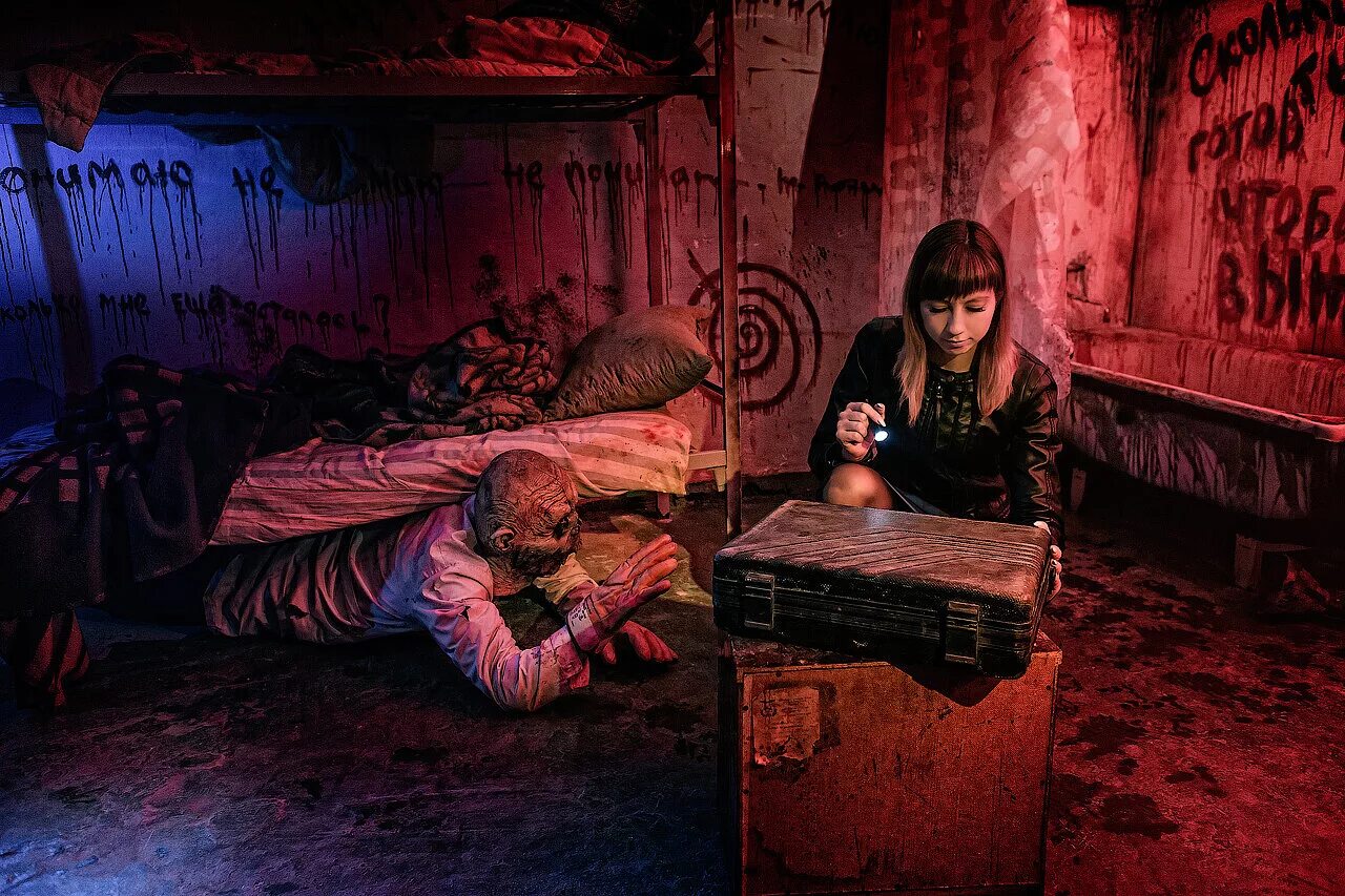 не дыши нижний новгород пятый угол. квест не дыши в краснодаре. Hollywood undead johnny 3. детективный квест пример. не дыши фильм 2016 рокки.