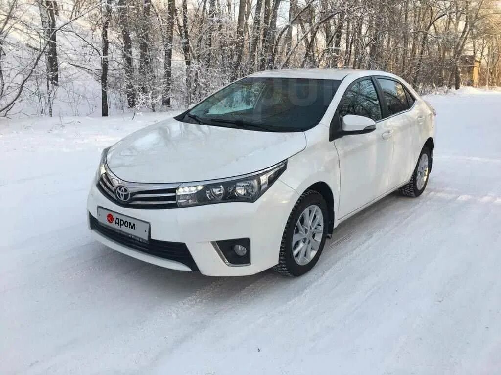 Тойота королла купить в улан удэ. Тойота Королла 2013 белая. Белая Toyota Corolla 2013. Тойота Королла 2013. Зимой.