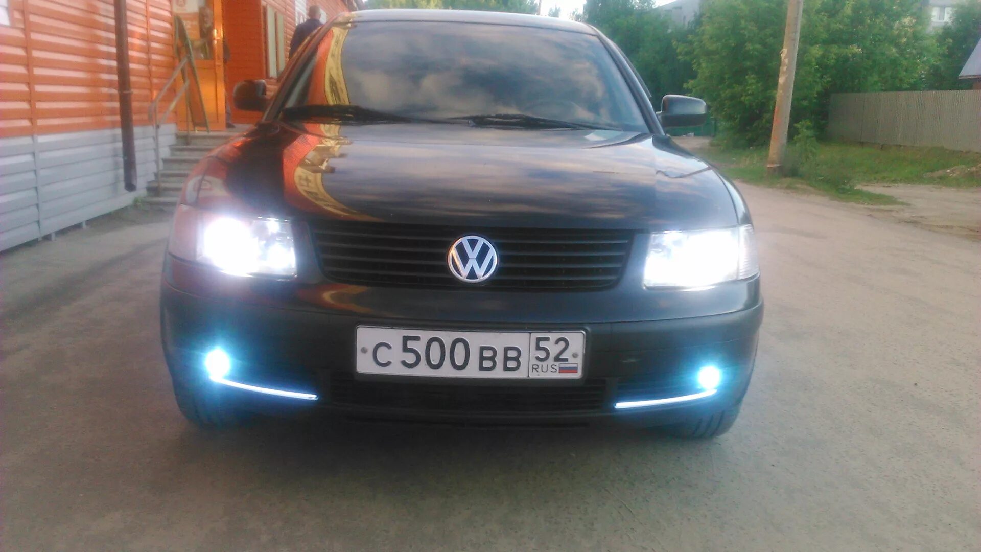 Фары пассат в5. Led птф passat b5. птф фольксваген пассат б5. противотуманки на vw passat b5. дневные ходовые огни фольксваген б5.
