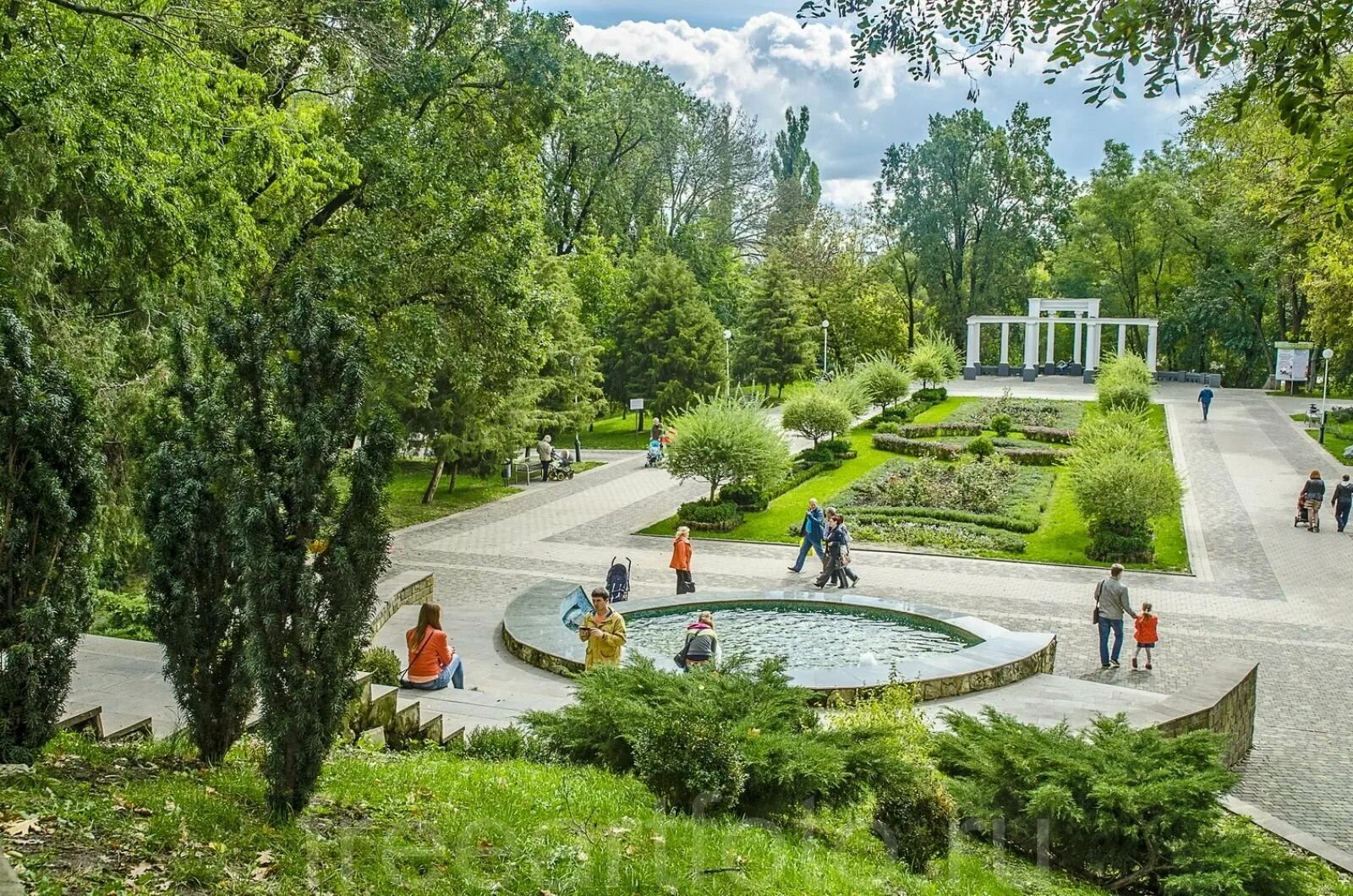 Где сады в краснодаре. Парк Горького Краснодар. Парк городской сад Краснодар. Горсад Краснодар. Центральный парк Краснодара.