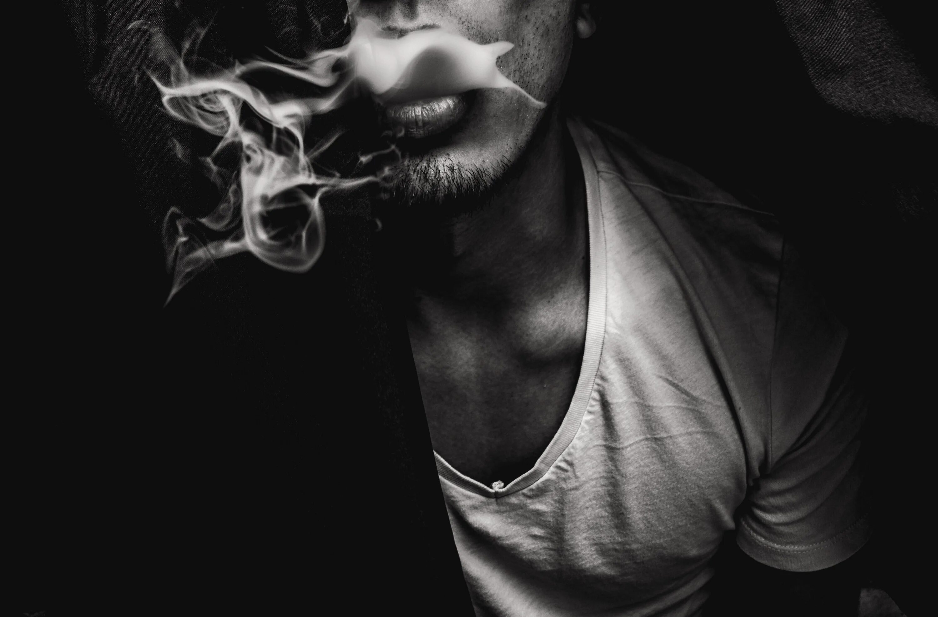 Картинки на аву для парней. Дерзкий парень. Мужчина в дыму. Лицо в дыму. Сигаретный дым дорогой коньяк песня