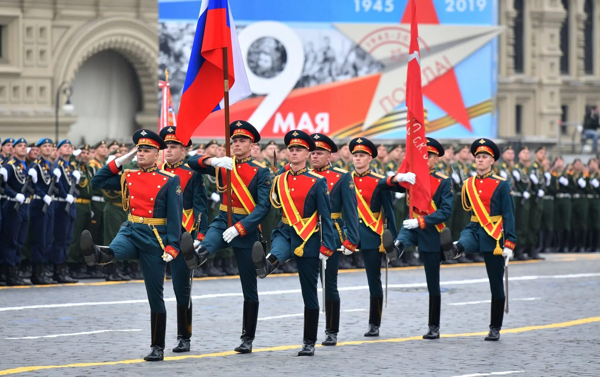 9 мая 2024 в европе. Знаменная группа на параде 9 мая красная площадь. знамя победы на параде в москве. день победы парад. парад на красной площади 9 мая.