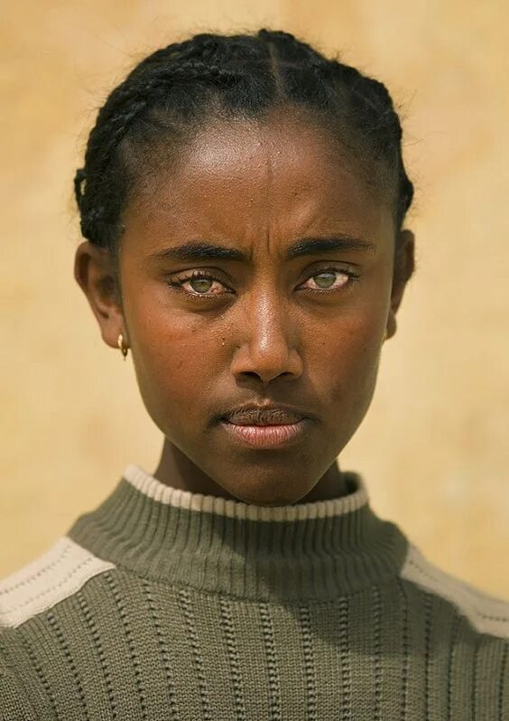 Эритрейцы кто это. Африканка с зелеными глазами. Эритрейцы внешность. Эритрея женщины. Тигре народ.