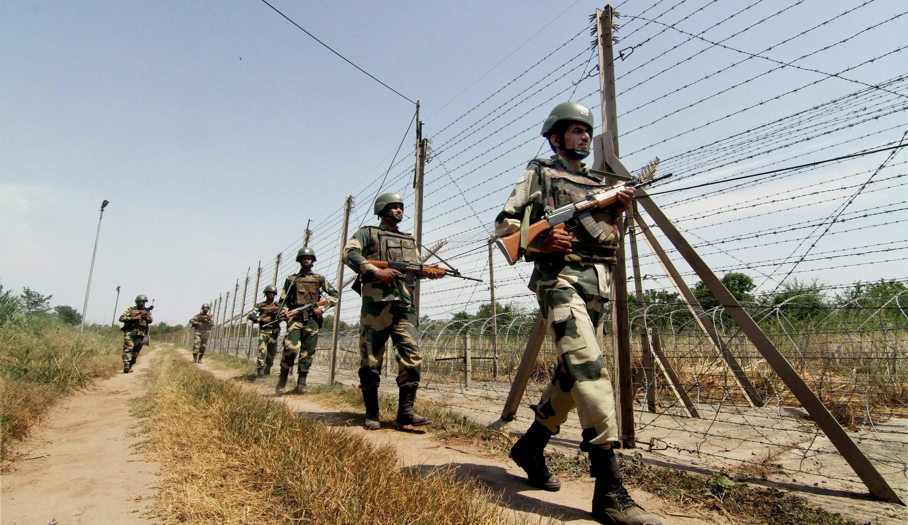 Border area. Камбоджа бордер граница. Border Security Force. Pakistan North border Soldier Camps. East Pakistan border.