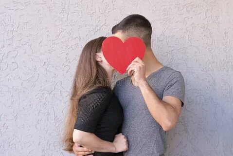 Поцелуями закрывают
