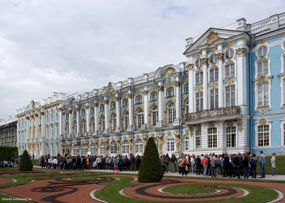 Парадный плац. Екатерининский дворец в Царском селе. Парадный плац Екатерининского дворца. Царское село Екатерининский дворец очередь. Екатерининский дворец парадный двор в Царском селе.