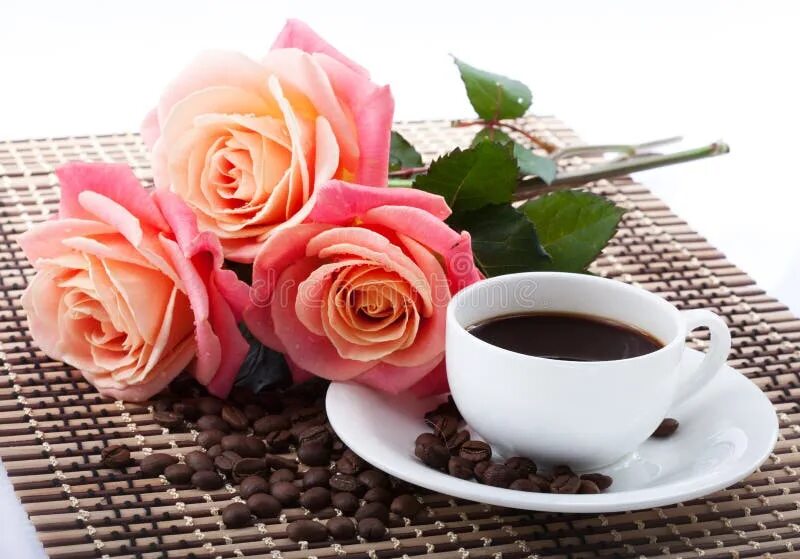 Доброе утро картинки с розами и надписями. Цветы и кофе с добрым утром. Доброе утро розы и кофе. Кофе и розы с добрым утром. Доброе утро с цветами.
