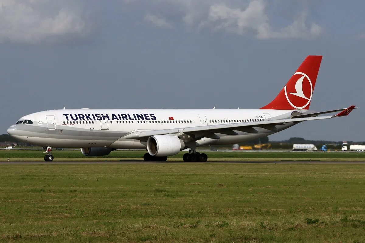 Турецкие авиакомпании летающие. Airbus a330-223. Meridiana Fly a320. Airbus a330 Turkish Airlines. Meridiana botig'i.