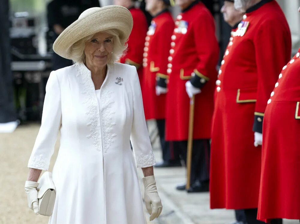 софи уэссекская наряды. кейт миддлтон. кейт миддлтон и камилла паркер вчера. сара фергюсон. сара фергюсон герцогиня.