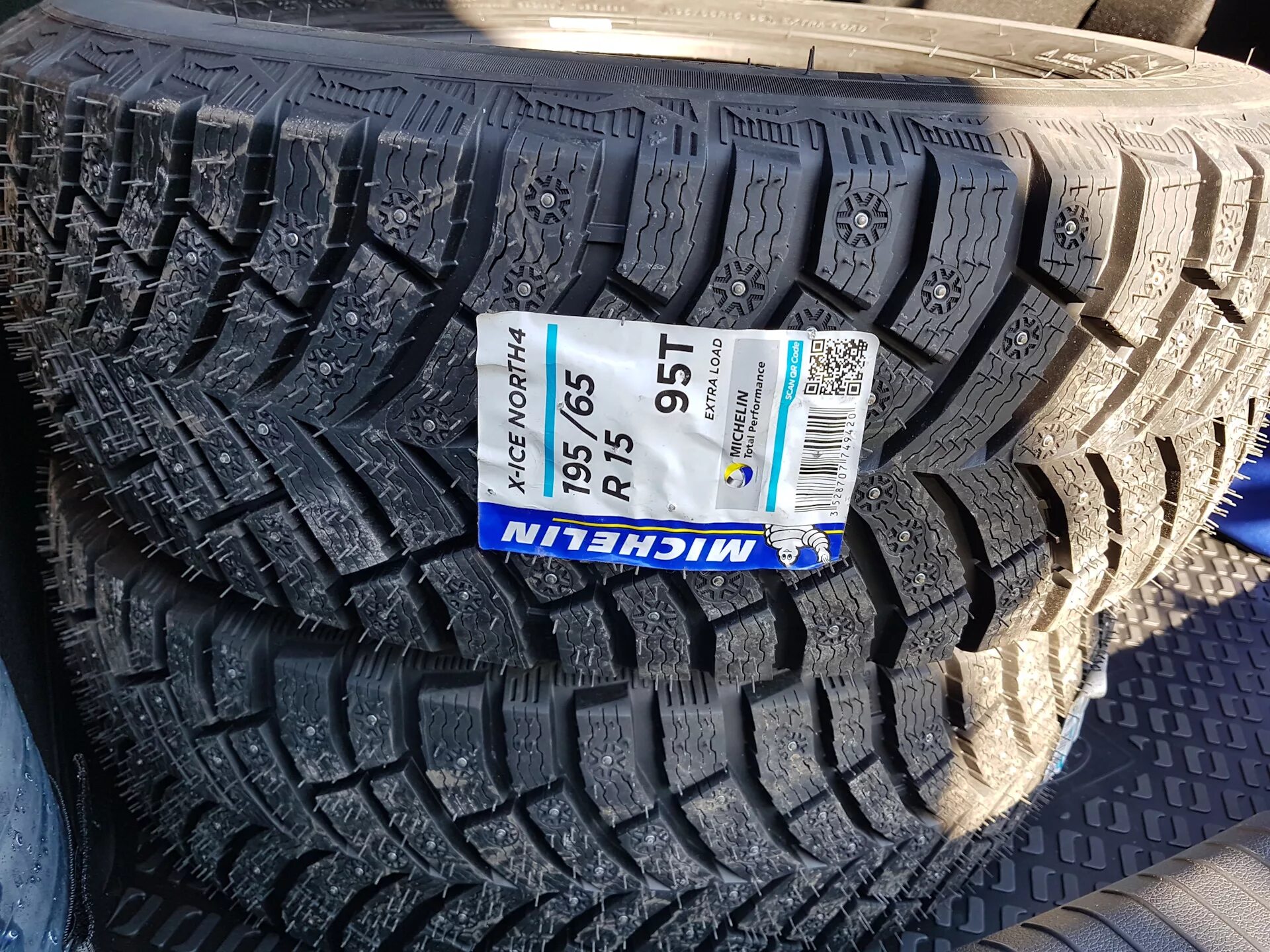 Michelin x ice north 4 цены. Michelin x-Ice North 4 195/65 r15 95t. Шины Michelin x-Ice North 4. Michelin x-Ice North xin4. Michelin x-Ice North 4 r15 195/65 95t шип.