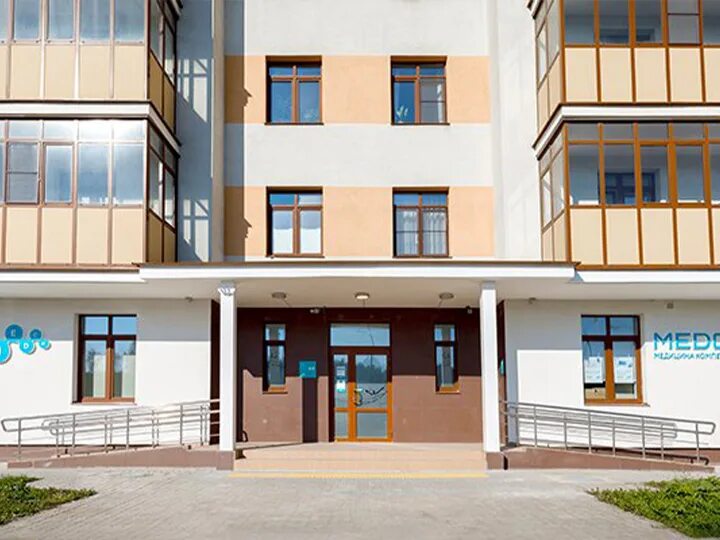 Ул федосьино 12. Московское шоссе 27. Светофор в переделкино. Автобусная станция 5-й микрорайон солнцево. Фермерский рынок в переделкино.