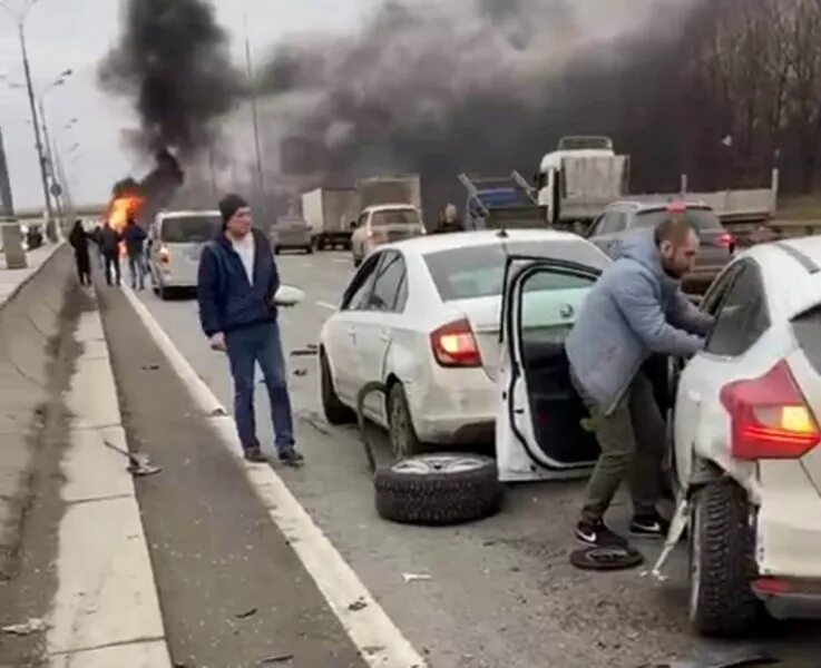 Погоне на сегодня. Погоня на МКАДЕ. Погоня на МКАДЕ за БМВ х5 со стрельбой.