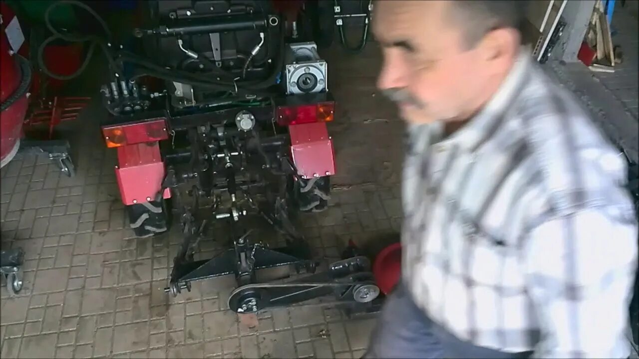 Кардан мтз 132н. Минитрактор мтз 082 задний мост. Вал вом мтз 132н. Шестерня вала отбора мощности мтз 132. Привод кардан для минитрактора мтз-132н.