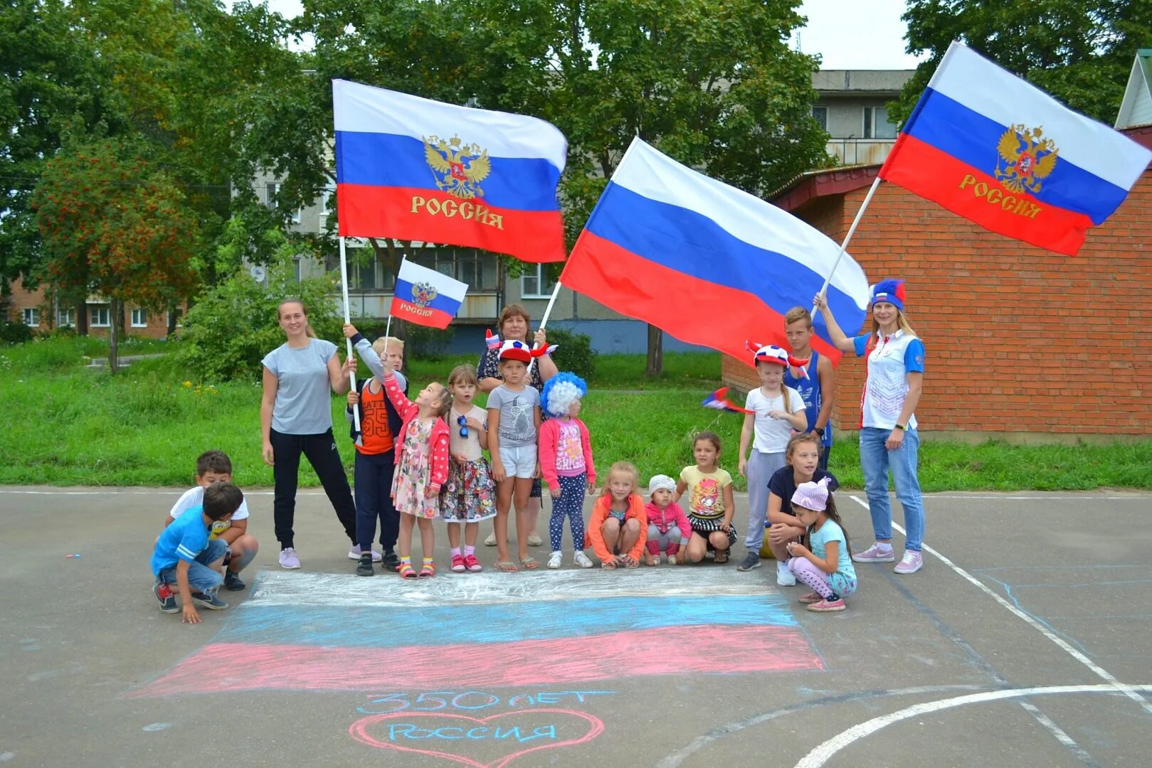 День флага России. Игровая программа ко Дню России. Познавательная программа ко Дню флага. День государственного флага в детском саду. Цель мероприятия дня россии