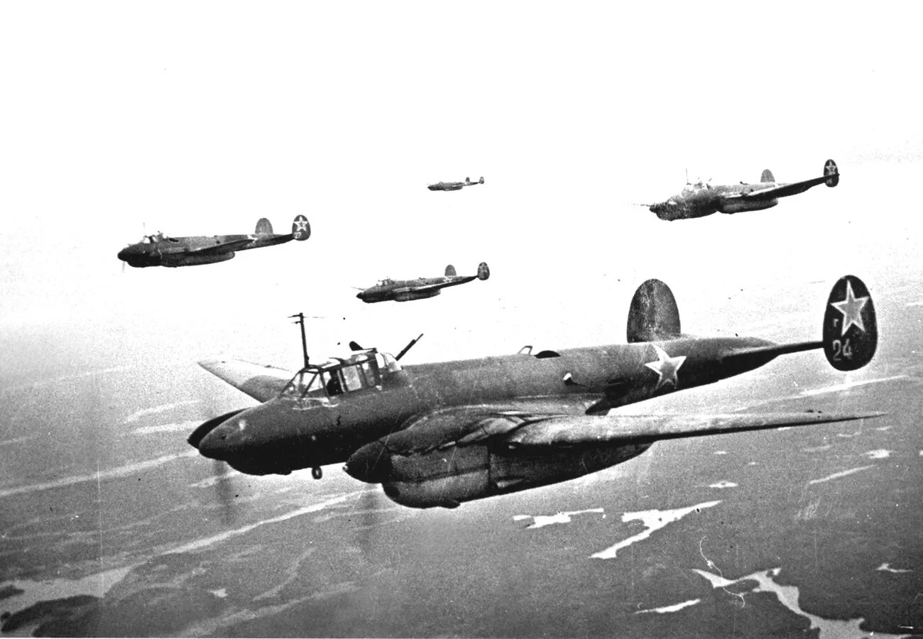 авиации в годы вов. самолеты ркка 1941-1945. летчики ввс ссср 1941-1945. советские самолеты вов 1941-1945. пилот бомбардировщика пе2.