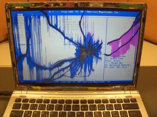 Разбитый ноутбук. Сломанный монитор. Разбитый экран ноутбука. Сломанный ноутбук. Покупка битых мониторов
